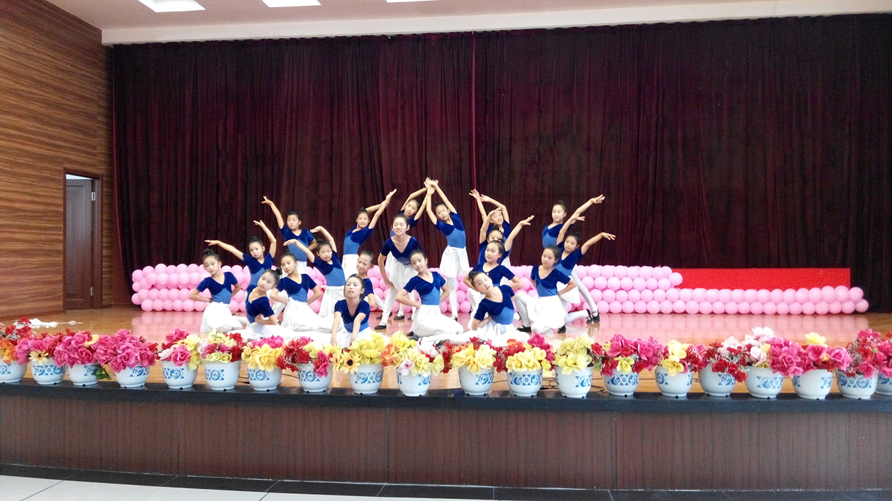 太阳升小学丰富多彩的艺体活动.jpg