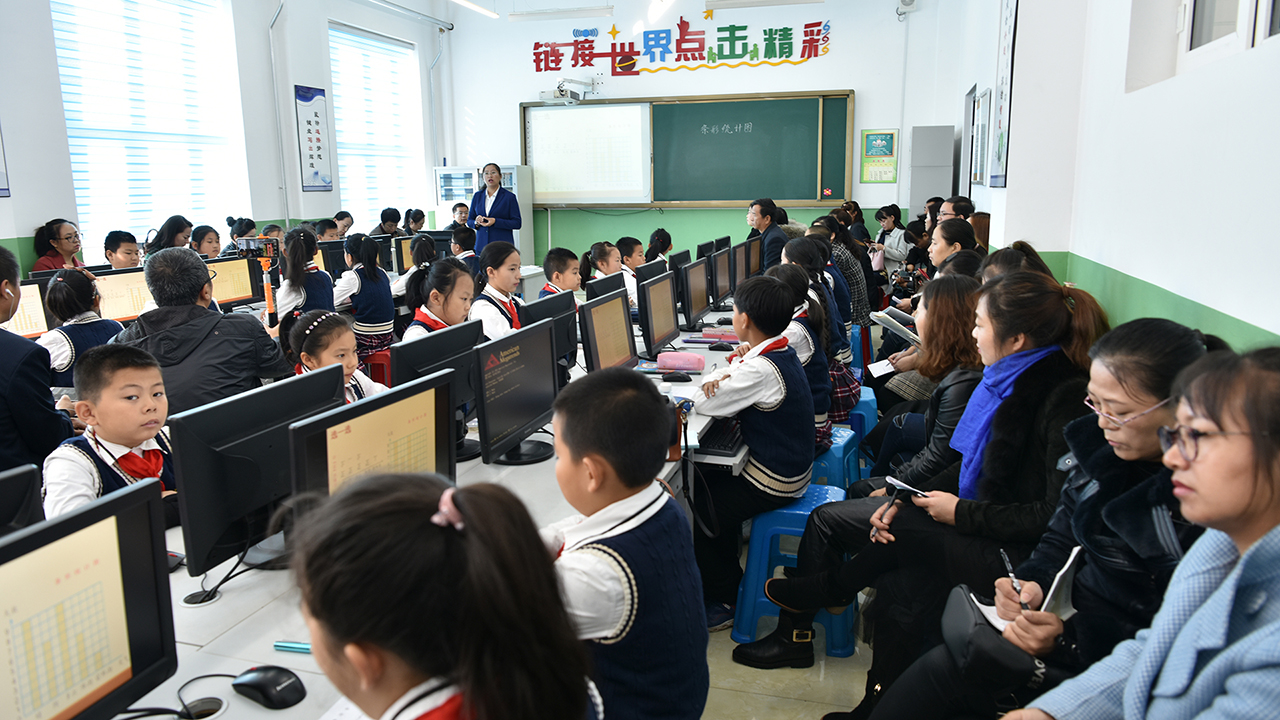 太阳升小学承办“鸡西市信息技术与学科整合梨树现场会”.JPG