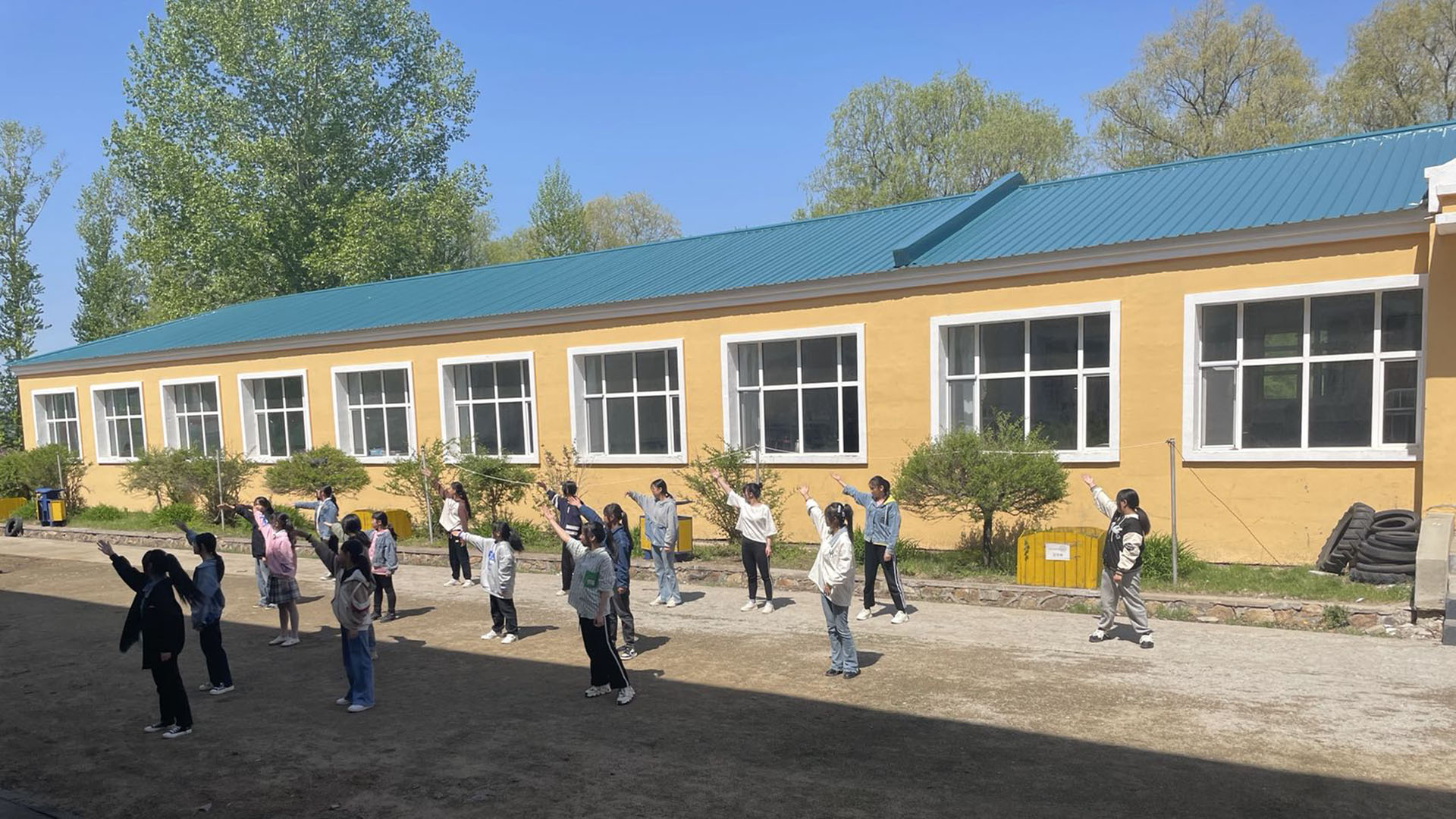 学校特色，集体舞蹈.jpg