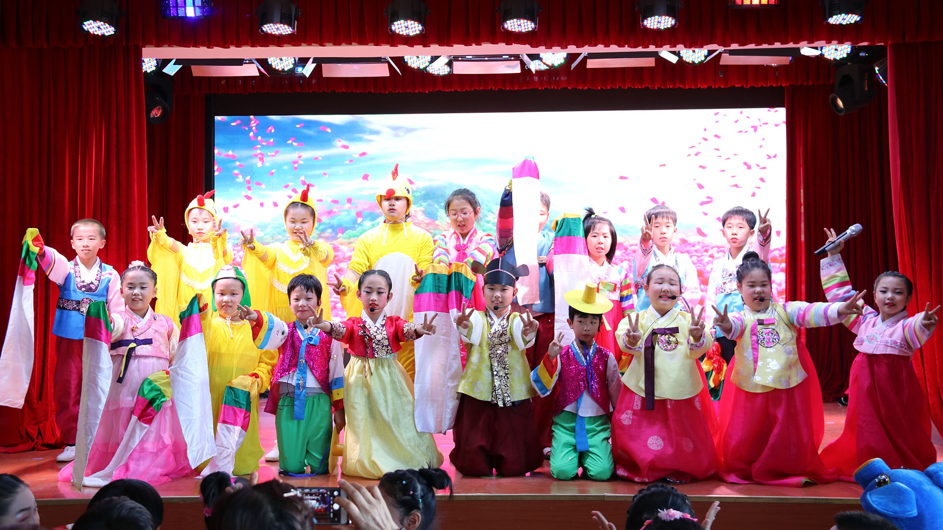 课本剧表演.jpg