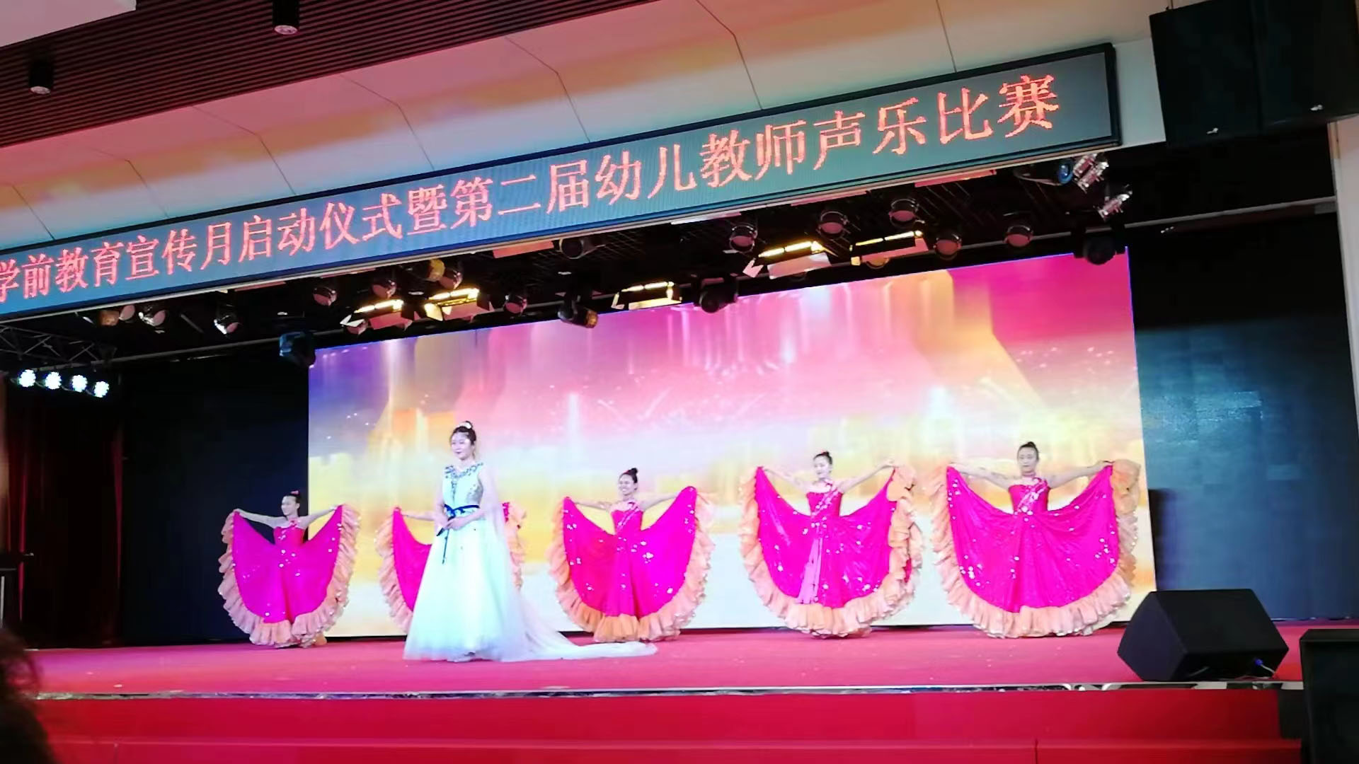 柳毛乡幼儿园教师参加比赛.jpg
