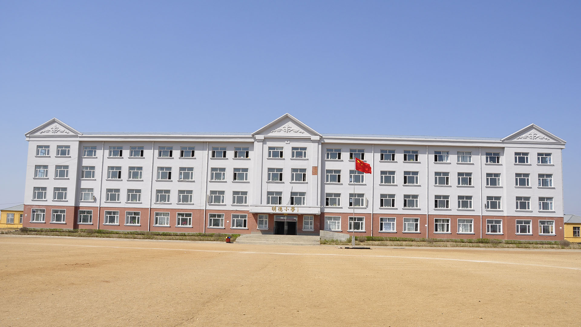 现代化的教学楼.JPG