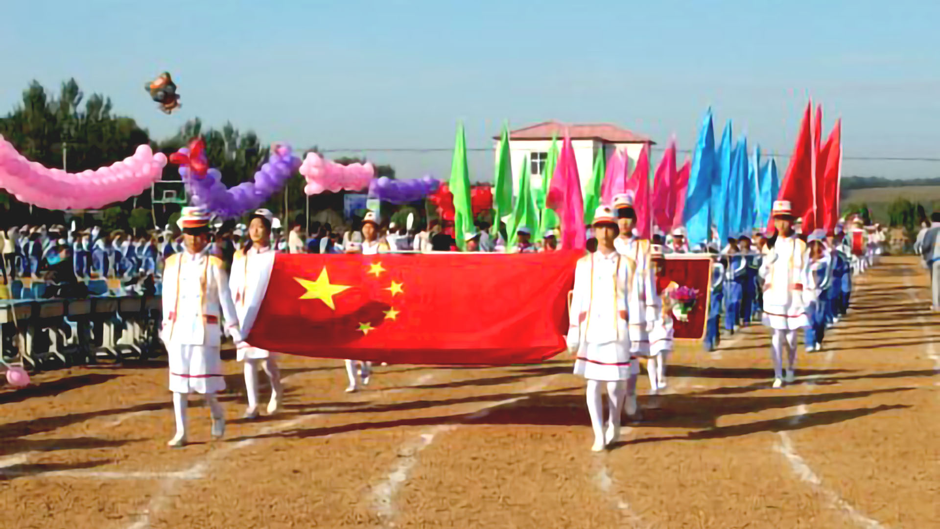3、庄严肃穆的前导队.jpg