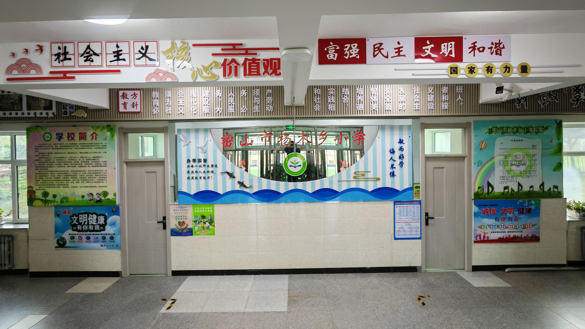 学校楼廊文化.jpg
